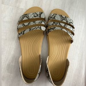 MINT CONDITION CROCS SNAKE PRINT TULUM SANDAL!